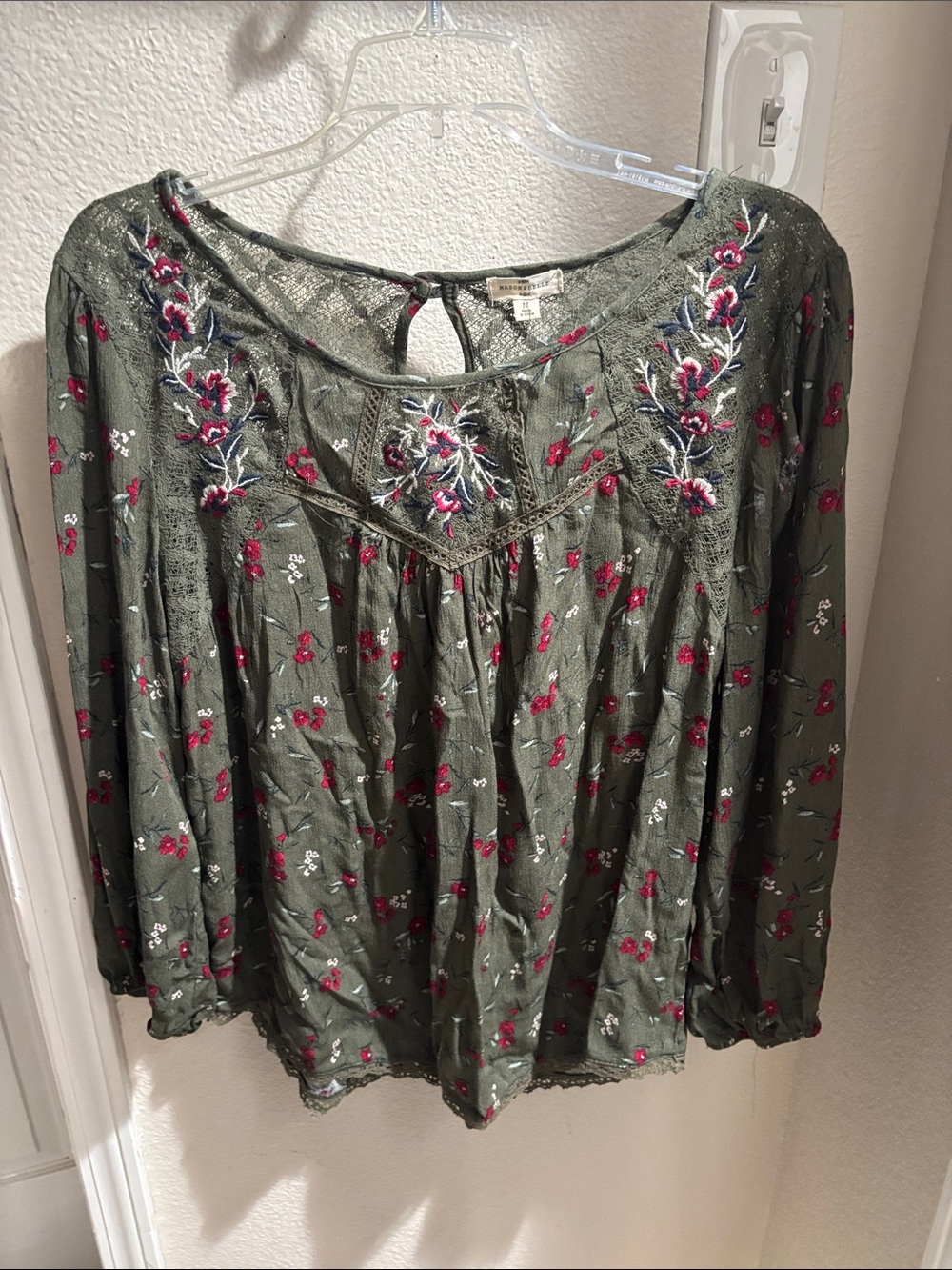 Mason & Belle Boho Olive Embroidered Peasant Top M NWT